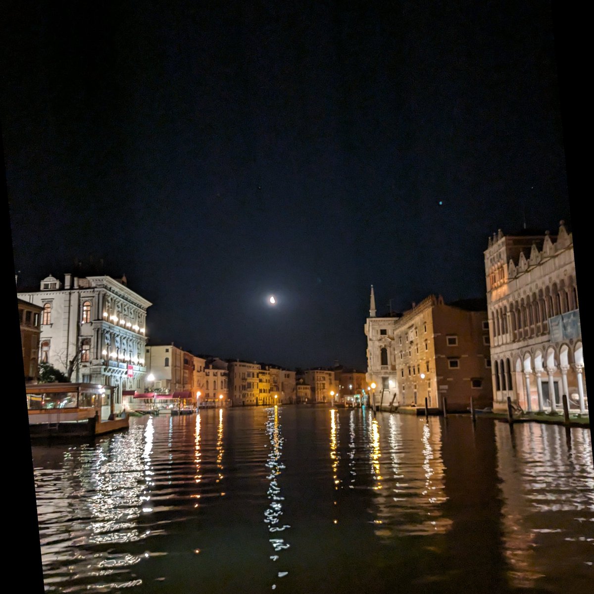 #CanalGrande by #Night
-6 al #Redentore...

💻 Dolomiti.Blog
📷 #Pixel6a

#GrandCanal #Canale #Canal #acqua #water #eau #wasser #notte #nuit #nacht #dohlomiti #dolomitiblog #venezia #venice #venise #venedig #veneziaserenissima #veneziaunica #veneziaautentica