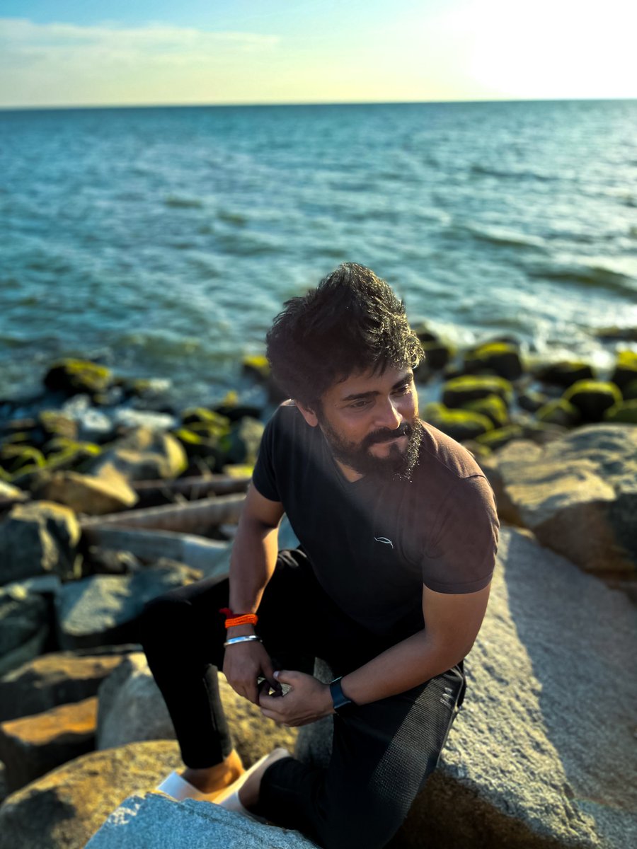 Bewildered by the vastness around ❤️😱

PC : @gokulkrishna

#sea #beach #beachvibes #me #happy #beachsunset #sarin #arabiansea #beachlover #times #sarinrishi #sarinmalayalamactor  #actorsarin #sarinactor #wind #beachlover #breeze #ootd #poser #ootdindia #pose #movies #actor