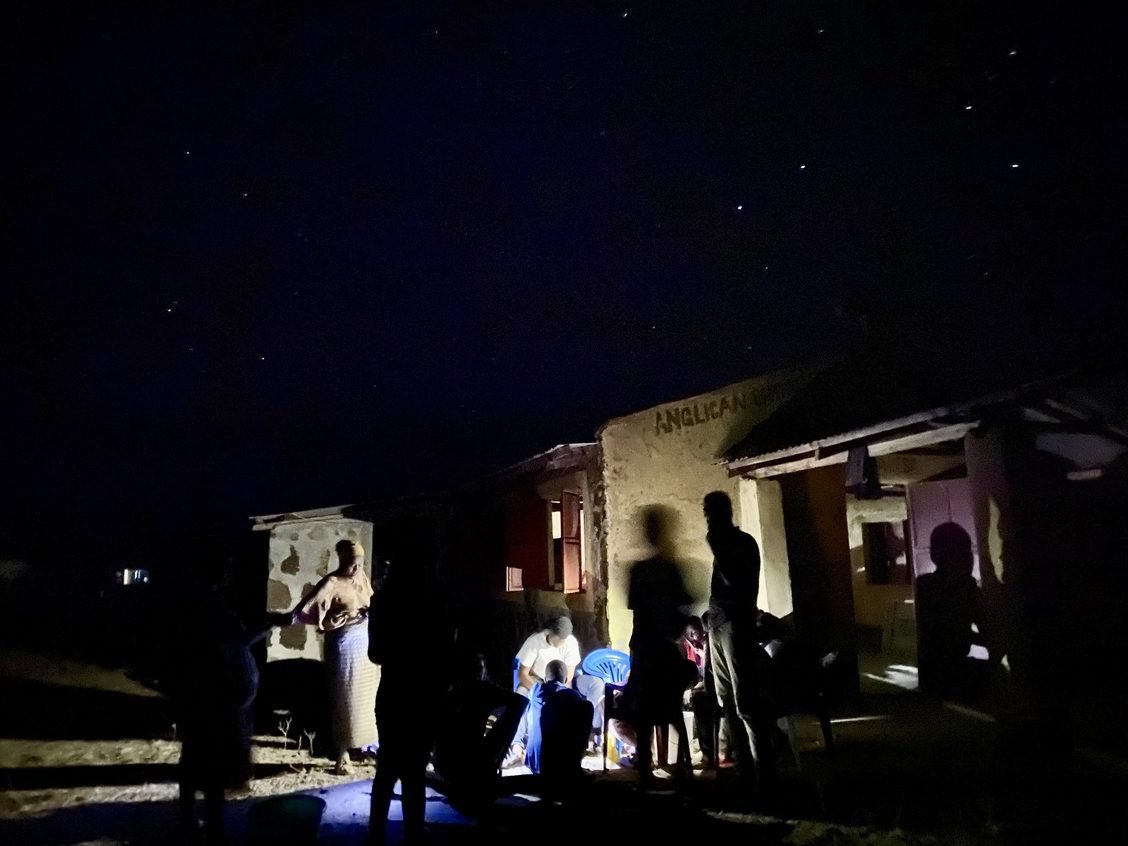 eagleprojects's tweet photo. June, Kenya: The clinics are sometimes far enough away that the team arrives back in the dark, making it necessary to prepare the evening meal with lamps under the clear starry sky. The photo is not enhanced. Take a look at the two constellations. https://t.co/yraS4VMbti