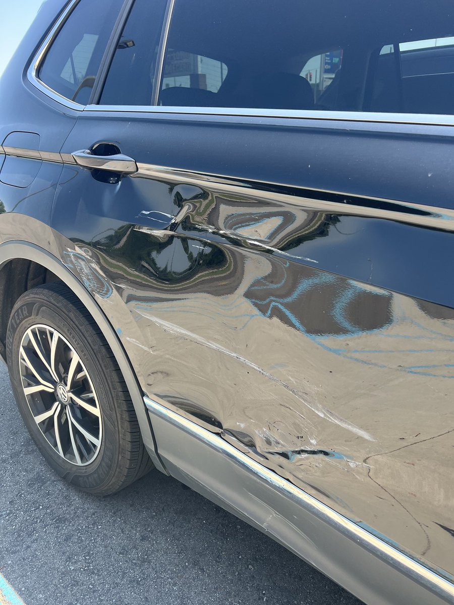 tiffnotes's tweet image. As if I don’t have enough shit going on in my life. Yes. SHIT. My precious car was hit today. I just bought the lease out 2 weeks ago too. Go figure. Note to self : McDonald’s is not worth it but hey at least it’s still drivable👍🏻

Our cars: hers is the Jeep in the first pic😑