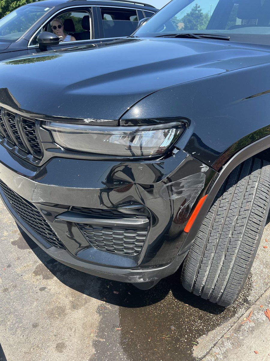 tiffnotes's tweet image. As if I don’t have enough shit going on in my life. Yes. SHIT. My precious car was hit today. I just bought the lease out 2 weeks ago too. Go figure. Note to self : McDonald’s is not worth it but hey at least it’s still drivable👍🏻

Our cars: hers is the Jeep in the first pic😑