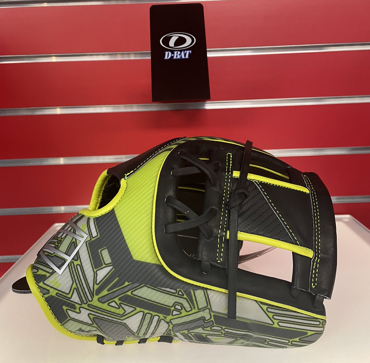 As seen on the big stage!

<a href="/RawlingsSports/">Rawlings Baseball</a> Rev1x are so clean 🧽🧼