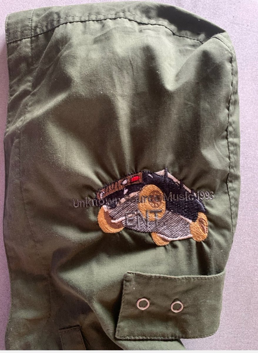 maddysr0r's tweet photo. Unknown source music merch #unknownsourcemusic #merch #badup #cmh https://t.co/FEctlZRP0z