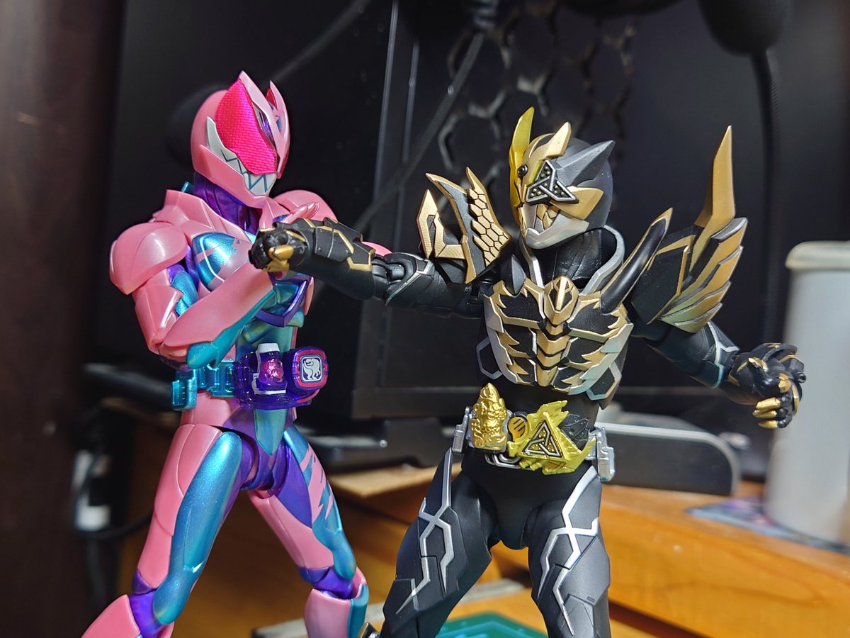 仮面ライダージュウガ！Go over...
迫力がありますね！
3 D モデリング作者 @MeCoach_xXx

#ニチアサフィギュア改造部
#造って遊ぼ