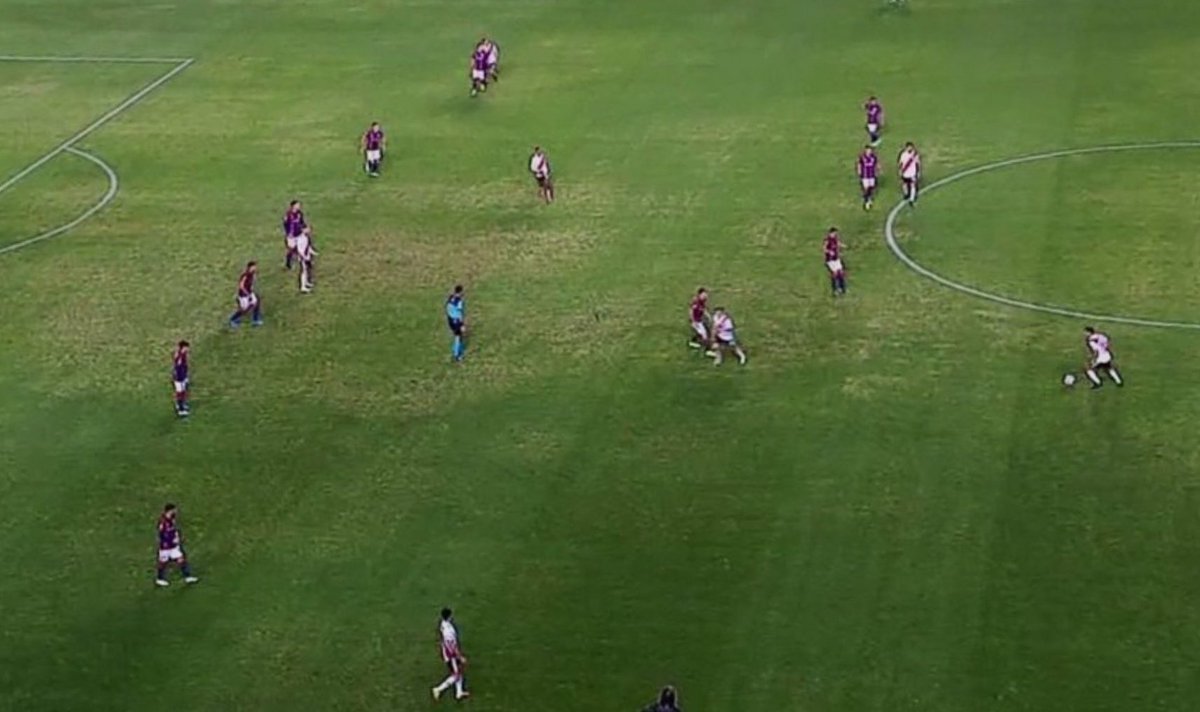 PoliticaEnRiver's tweet photo. Naturalizamos tanto la diferencia entre River y el resto que el sábado San Lorenzo inauguró un nuevo dibujo táctico y nadie dijo nada.

Bienvenido a la Argentina, 6-4-0. https://t.co/XNCgII0RHe