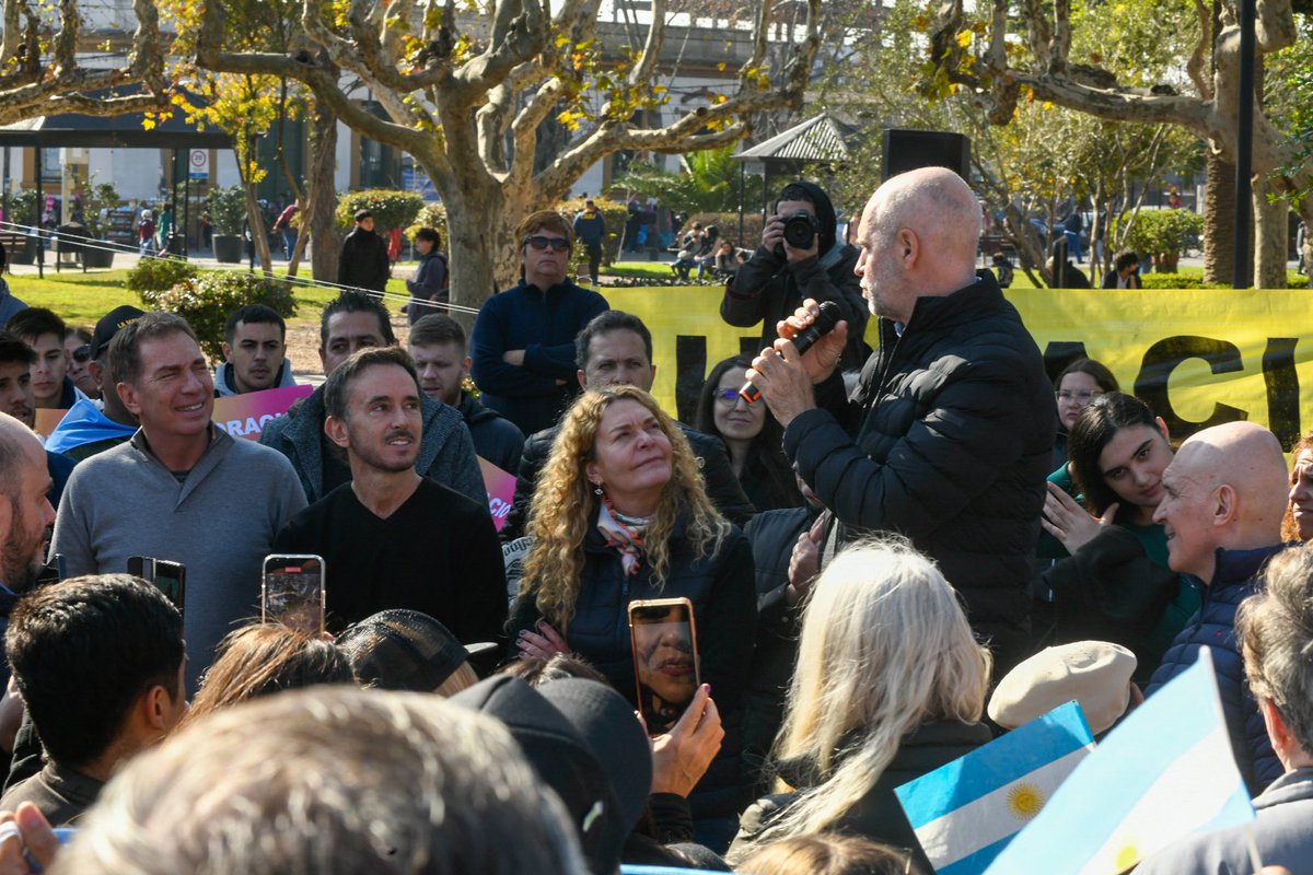 sebasneuspiller's tweet image. Con @horaciorlarreta , @diegosantilli , @jlespert y todo este gran equipo vamos a hacer el cambio de nuestras vida en Pilar, en la Provincia y en toda la Argentina. 

#PasiónxPilar 
#QueremosLoMismo
#HagamosElCambioDeNuestrasVidas