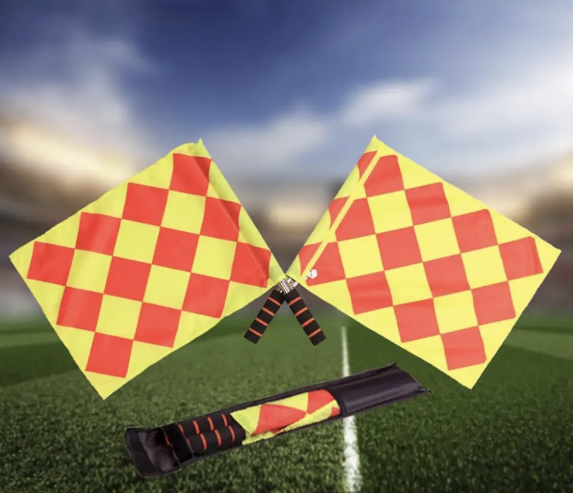 #SORTEO 💥💥💥💥💥💥💥💥
Y como cada lunes, os traigo un nuevo sorteo, estos banderines de árbitro 🥰.
Los sortearé el próximo domingo 16 de julio entre todos mis seguidores que hagan ❤️ y 🔄 en este tuit. 💪