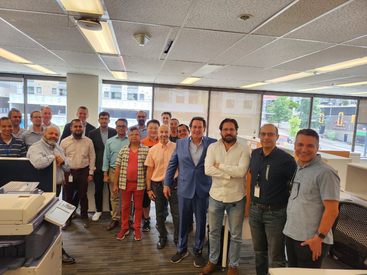 PKP_Qc's tweet photo. In Vancouver with colleagues from @Videotron to meet with the network deployment team of @FreedomMobile and to have a look at our server room. #FreedomMobile #Vancouver https://t.co/rEwOgTtmul