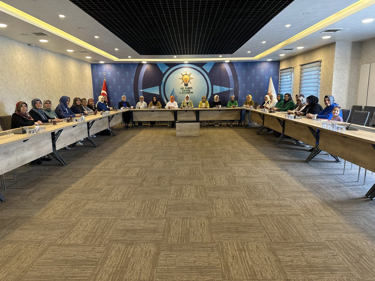 Akkadinkonya_'s tweet photo. Haftalık yürütme ve yönetim toplantımız İl Kadın Kolları Başkanımız @esradogancandan tarafından yapıldı.
Toplantımız hayırlara vesile olsun.
@AKKADINGM 
@aysekesir https://t.co/uJtyM0ecPZ