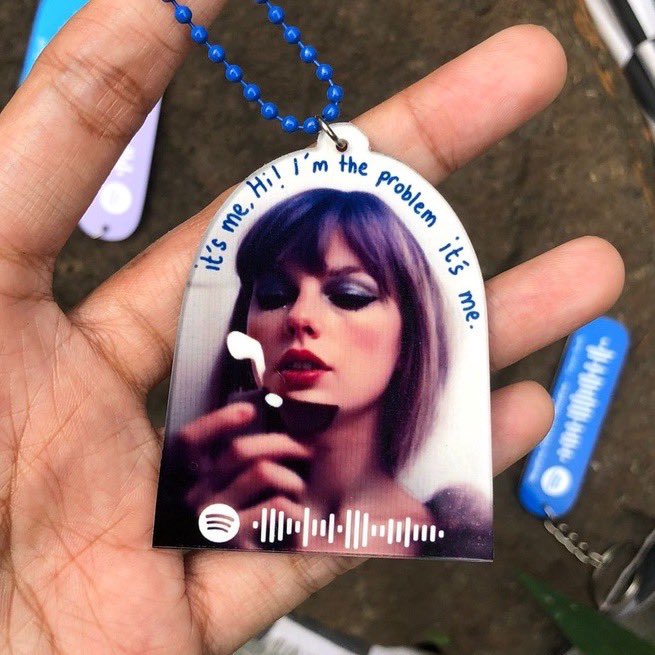 Thread Shopee✨ on X: Keychains Taylor Swift🫶🏻✨💙💜❤️ https