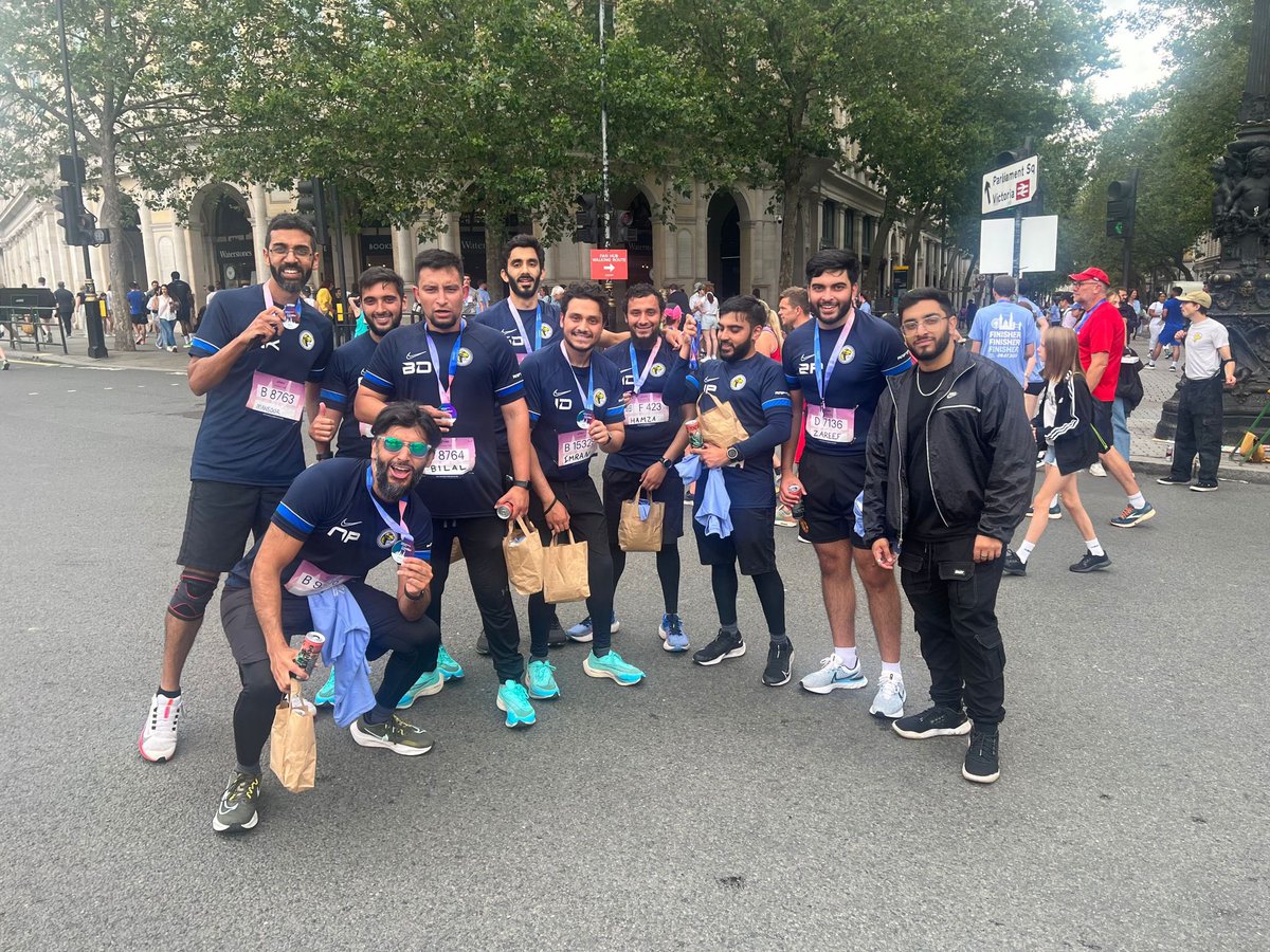 RoadRaptors's tweet photo. 09.07.2023

The Raptors were out in force for the Asics London 10k! 

Great running from all including PBs for Imran, Mansoor, and Atif 🏃‍♂️ 🏃‍♂️ 
Special shout-out to Hamza for a brilliant time as he continues his return 🦖 🦖

#raptors #asics10k #pb https://t.co/dmSjxNM2tg
