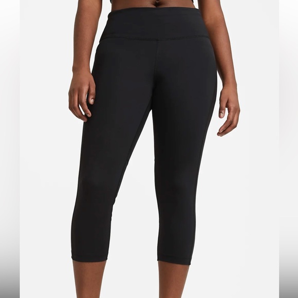 RangerMofo's tweet photo. So good I had to share! Check out all the items I'm loving on @Poshmarkapp #poshmark #fashion #style #shopmycloset #nike #coach: https://t.co/6EPKo8ox6o https://t.co/jFfnfksG96