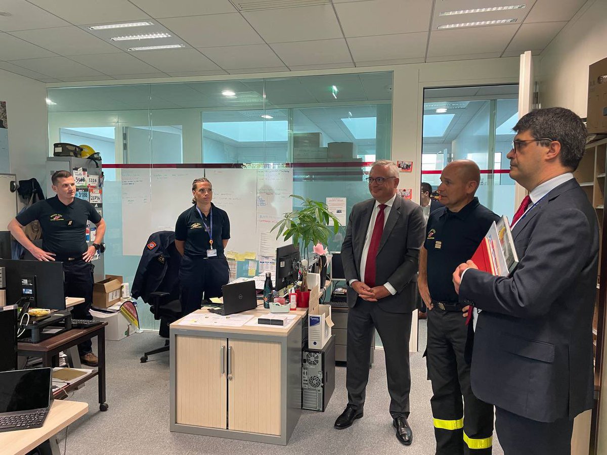 Nommé en conseil des ministres le 5/07, le directeur général de la Sécurité civile et de la gestion des crises Julien Marion a pris ses fonctions ce matin.
Avant de se rendre sur le terrain, il a échangé avec les personnels de la DG, auxquels il a tenu à dire toute sa confiance.