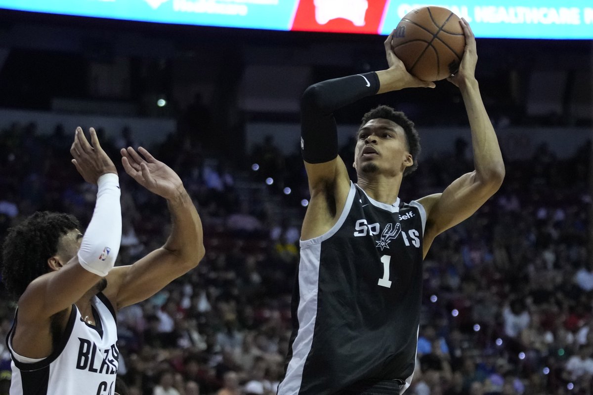 JUST IN: Spurs confirm Victor Wembanyama is done playing at Las Vegas Summer League after two games, but he will stay with the team. 

Wembanyama averaged 18 pts, 10 rebs, 4 blocks in 54 total minutes. He bounced back in his second game after his debut. #KSATsports #GoSpursGo