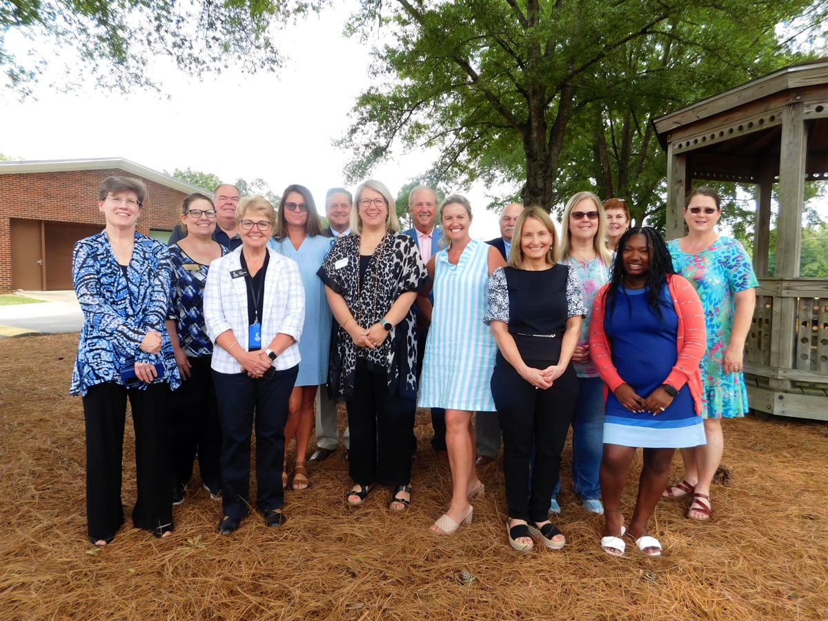 HarnettEconDev's tweet photo. 📰@iamcccc's Harnett County Small Business Center, Ann Milton Realty, @HarnettCounty &amp; #HarnettCountyNC's five Chambers of Commerce have partnered to create a new program for #smallbusiness owners &amp; operators.

Find out more details on CCCC's website👉 https://t.co/hTklnklgnR https://t.co/IGDyq5dEQe
