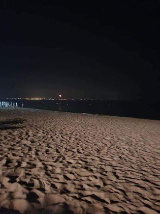 la playa por la noche es mi safe place