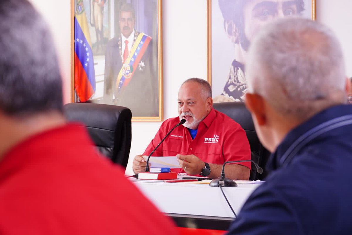 PartidoPSUV's tweet photo. "Yulimar Rojas es una súper atleta con un carisma impresionante", Diosdado Cabello.

@dcabellor 
#AmorPorLaPatria https://t.co/uVz5G3orBP