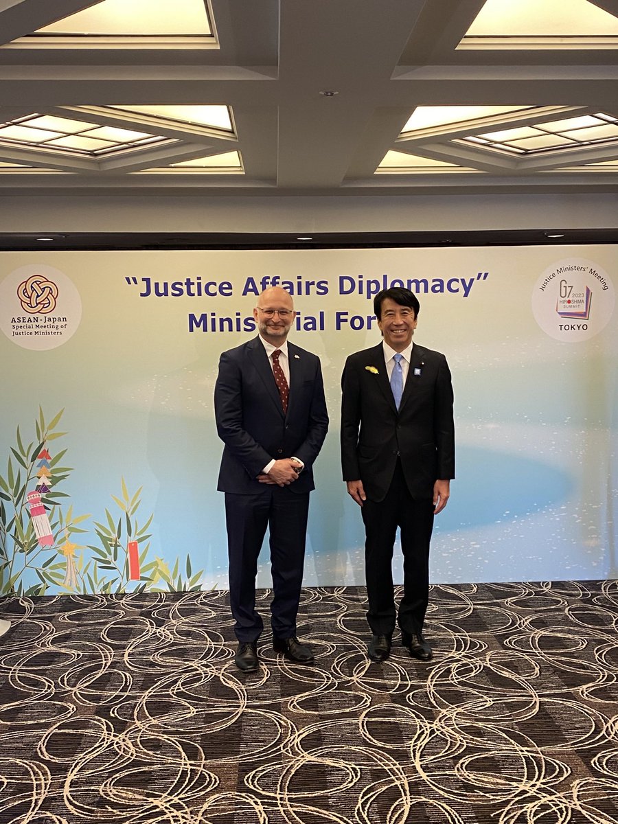 Un plaisir de rencontrer le ministre de la justice du Japon Ken Saitō, l’hôte de la @MOJ_ASEAN_Japan. Nous avons parlé de notre engagement commun pour tenir la Russie responsable de ses crimes de guerre, des mesures contre la corruption & de comment aider l’Ukraine à reconstruire