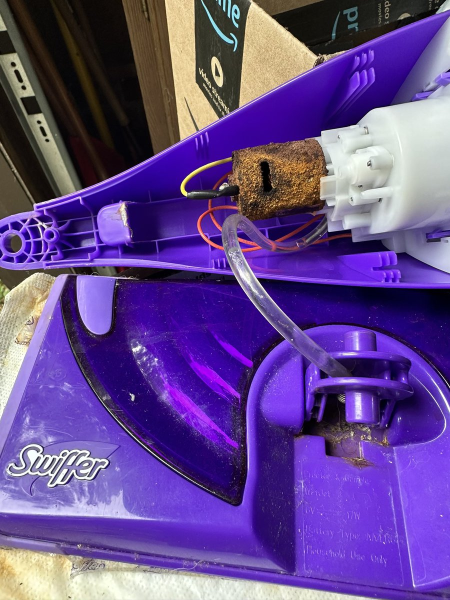 crpeck's tweet photo. @Proctor_Gamble had to take my Swifter apart to see why it stopped working. Seems there is a design flaw. https://t.co/gSn5Yx8xr3