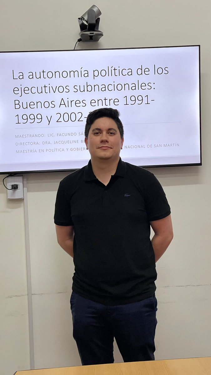 UNSAM_EPyG's tweet photo. #OrgullOUNSAM ¡LOS 2 PRIMEROS MAGÍSTERS EN POLÍTICA Y GOBIERNO! 👏

🎓Facundo Sánchez aprobó su tesis "La autonomía política de los ejecutivos subnacionales: Bs. As. entre 1991-1999 y 2002-2007", dirigida x J. Behrend. Jurado: @sebasmauro80 , @MorenoItati y @portenhacastiza. https://t.co/NOgvlR4qu2