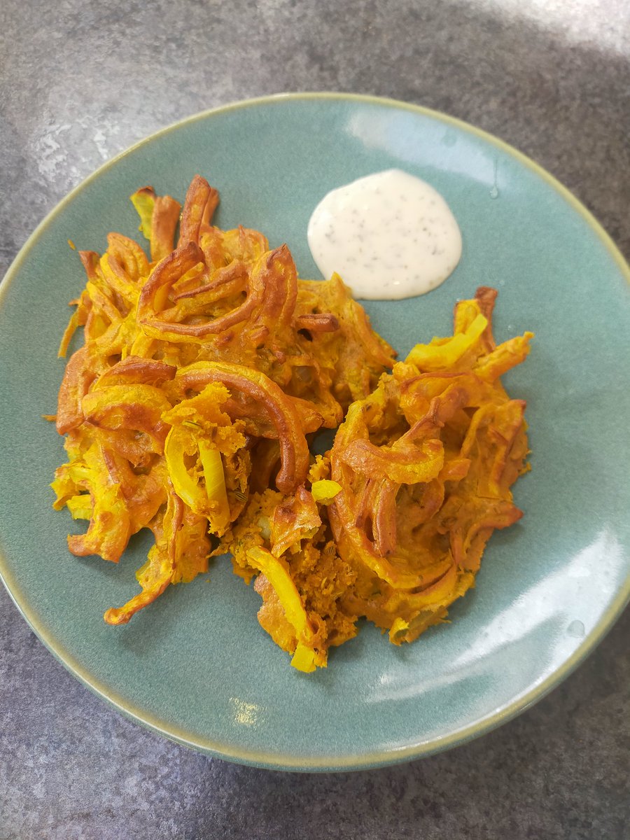 ButtysStAnnes's tweet photo. Onion bhaji? On a butty? With yoghurt and mint and mango chutney? Hell yes! Air fried so healthy as well as damned tasty! https://t.co/v4NY9yoxRz