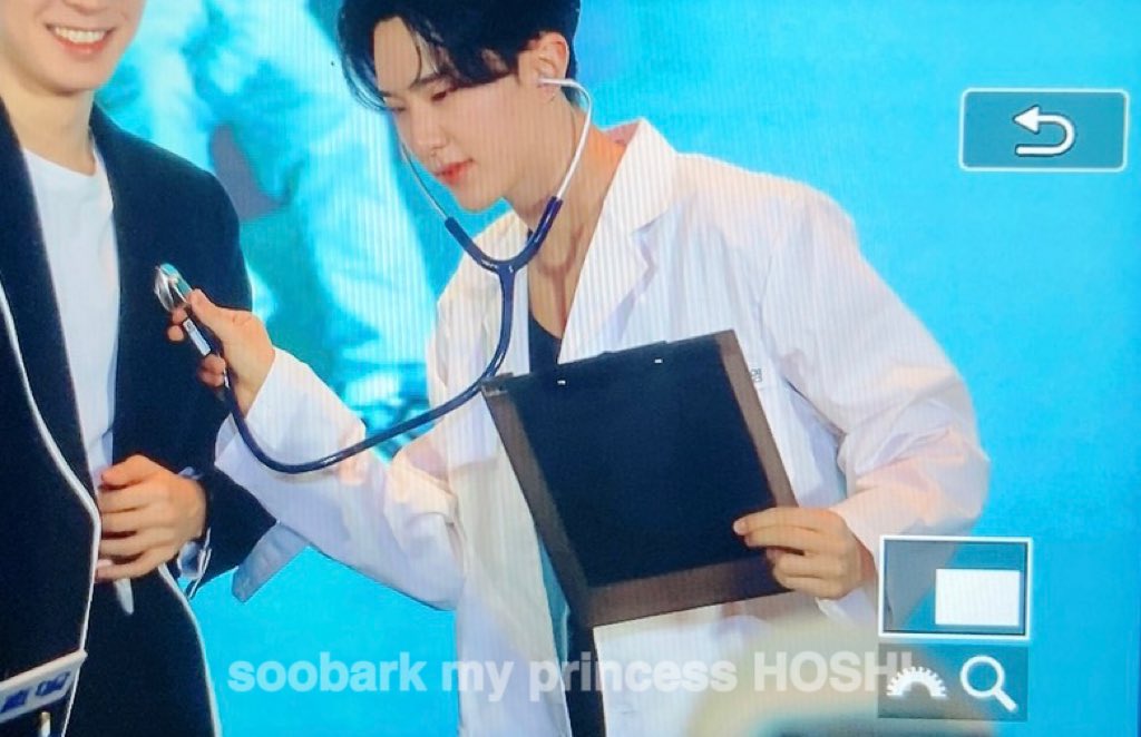 soobark_sama's tweet photo. 230710 이즈위 팬싸

소아내과의사 권순영🧑‍⚕️🥼

#HOSHI #호시 #세븐틴 #순영 https://t.co/AUjyjBQuNS