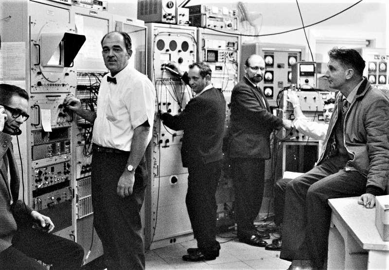 CSIRO_ATNF's tweet photo. #ATNFflashbackFriday At 12.56pm on 21 July 1969 AEST, humankind took 'one giant leap' while 600 million people watched Neil Armstrong walk on the Moon. This is our #Parkes radio telescope, #Murriyang team in the control room on the day. The story: https://t.co/Y4j7wo64ro https://t.co/2OhRjGRHTd