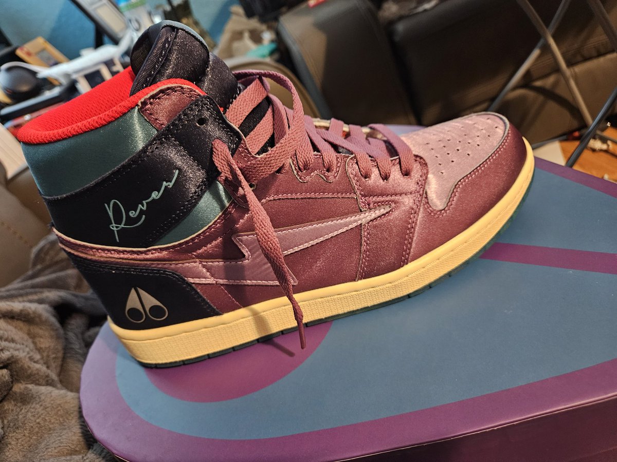 followthefuture's tweet photo. #Kiy #Mooseknuckle #sneakerhead #viral https://t.co/h4JuqrPSgU