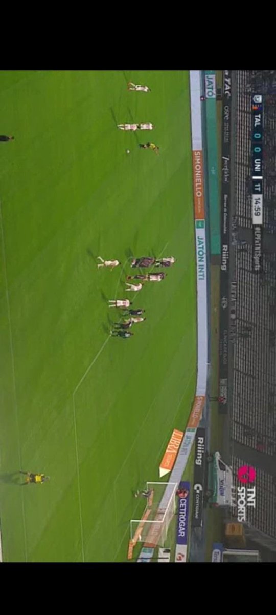 hay unos que se llenaron la boca toda la semana pasada sobre como “llevar gente” al Kempes, y hoy, estando segundos con aún posibilidades de salir campeones son esto.
No sean hipócritas, amargos.🐓