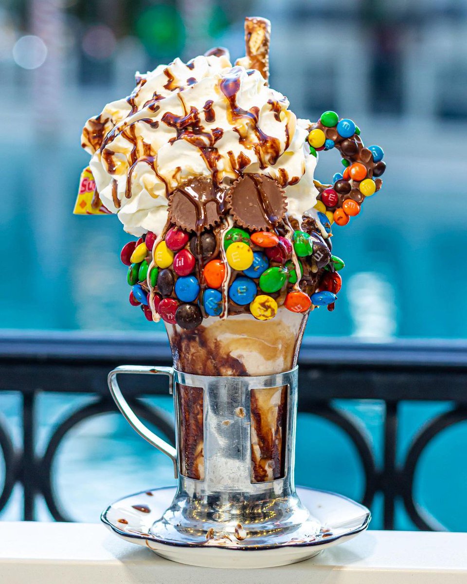 A little bit of THIS, a little bit of THAT ✌🏼 #sweetnsalty #crazyshake #icecream #chocolate #candy #peanutbutter #delish #dessert #venetianvegas #vegas #blacktapthat #blacktaplv photo by <a href="/jesteeicedtea/">jestee</a>