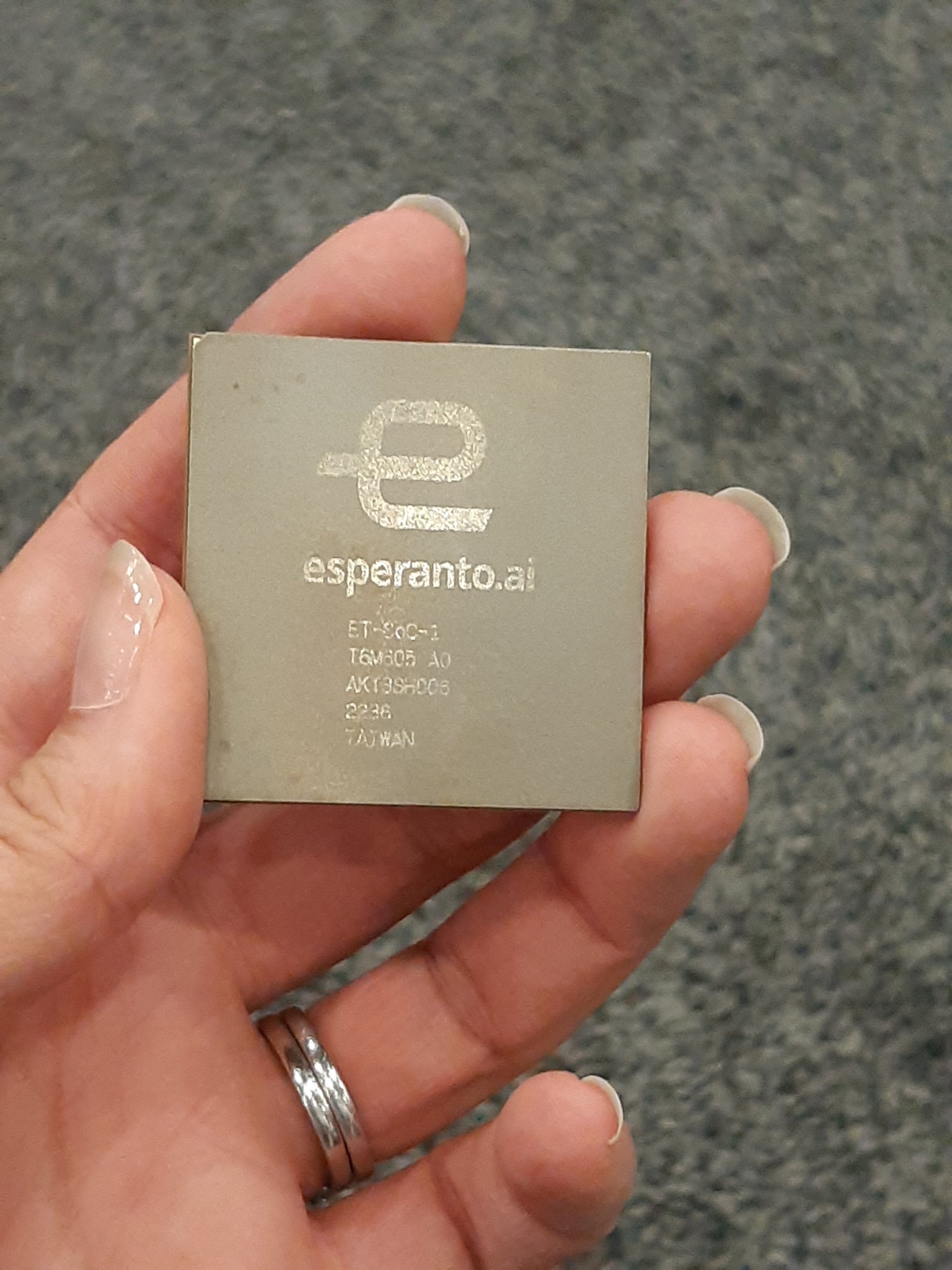 Sally Ward-Foxton on Twitter: “Hands on with @EsperantoTech silicon at