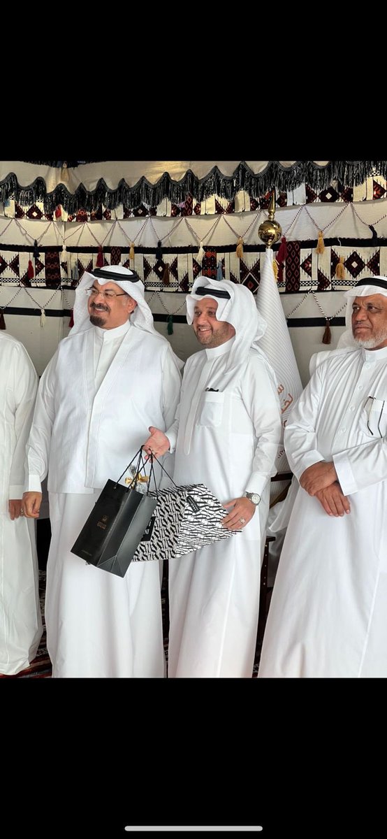 FSaifalden's tweet photo. #خبر 🗞️| 
نظير جهودهم الكبيرة في خدمة وراحة ضيوف الرحمن – وتقديم أفضل وأرقى الخدمات لهم ليؤدوا مناسك الحج بيسر وسهولة وراحة وإطمئنان في ظل تكامل الخدمات
@africa_non_arab 
@fasail_f 
#حج1444 
#بسلام_آمنين 
#Hajj2023 
#نحقق_الرؤية_بخدمتكم https://t.co/HroU6K4G7A