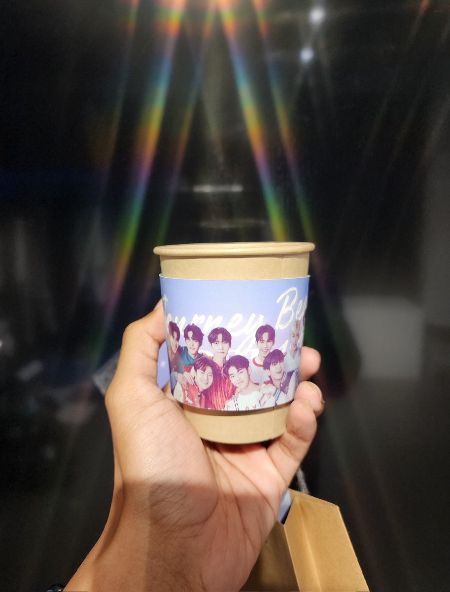 igeotceokeot's tweet photo. Telat sih tweetnya but I still want to congratulate @ZB1_official for debuting with a no-skip album 🥲

Thank you @zb1project_ina @coppamagz for the nobar event (and the jersey prize fix oleng Yujin trims bgt) 💙

#ZEROBASEONE #ZB1
#제로베이스원성한빈
#YOUTHINTHESHADE #InBloom https://t.co/eoy9QeTCqJ