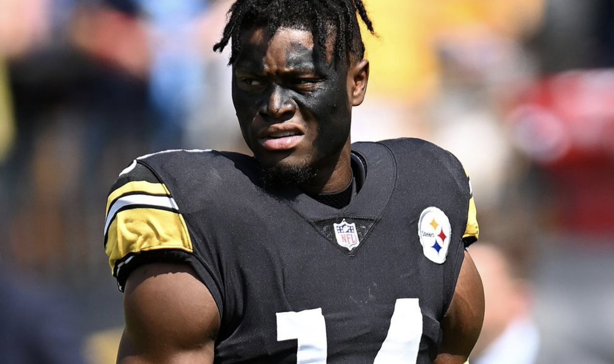 RookieWatxh's tweet photo. George Pickens is reportedly thought to have a very “similar game” to DeAndre Hopkins according to Patrick Peterson (Steelers CB).

Kenny Pickett even said he sees a Ben Roethlisberger, Antonio Brown “like connection” possible between him and Pickens.

Pickens said his goal for next season is to make it “over” 1,000 yards receiving.

The Steelers didn’t have a single WR over 1,000 yards last season.

The Steelers sophomore WR has HIGH hopes for year two 😳