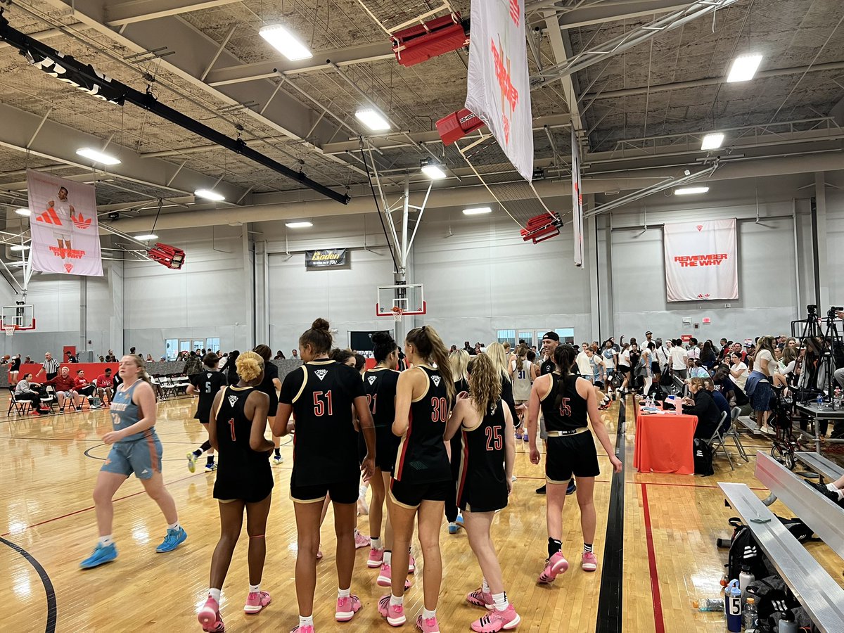 ETGmwgbb's tweet photo. 17’s fall short in a hard fought game vs Hardwood Elite. #3SSBGirls @3SSBGCircuit https://t.co/FZ54tLejCQ