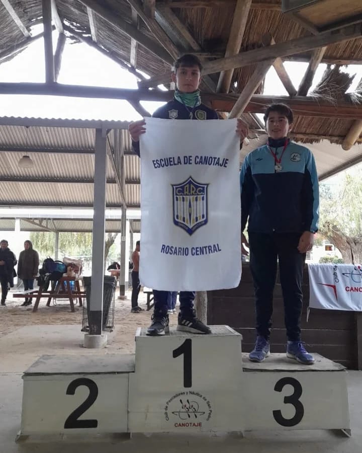 CARCdeportes's tweet photo. #CanotajeDeVelocidad 🇺🇦🚣‍♂️ El pasado sábado se llevó a cabo la primera "Regata de Medio Fondo", organizada por el Club de Pescadores y Náutica de San Pedro, en la Provincia de Buenos Aires.

👏🏻Felicitamos a nuestros deportistas por el gran desempeño y las medallas obtenidas🥇🥈🥉 https://t.co/6pNLUpgnGf