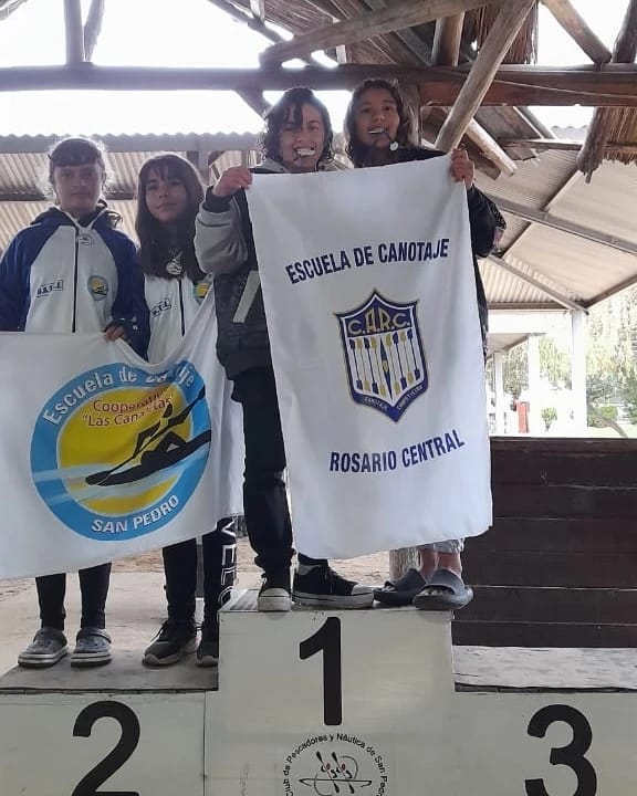 CARCdeportes's tweet photo. #CanotajeDeVelocidad 🇺🇦🚣‍♂️ El pasado sábado se llevó a cabo la primera "Regata de Medio Fondo", organizada por el Club de Pescadores y Náutica de San Pedro, en la Provincia de Buenos Aires.

👏🏻Felicitamos a nuestros deportistas por el gran desempeño y las medallas obtenidas🥇🥈🥉 https://t.co/6pNLUpgnGf