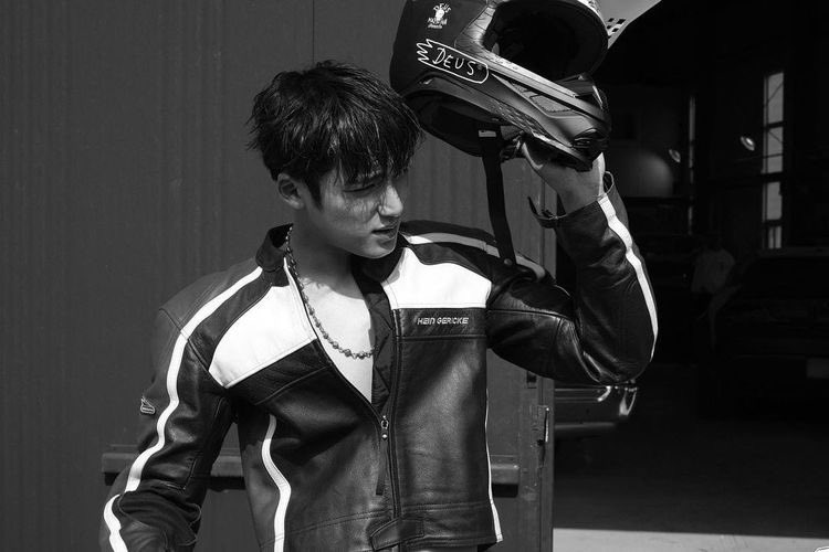 mnightracer's tweet photo. ⠀⠀⠀
⠀🏎️: 𝐾𝐼𝑀 𝐌𝐈𝐍𝐆𝐘𝐔
⠀from 𝑎 𝘩𝑢𝑚𝑏𝑙𝑒 𝑓𝑎𝑚𝑖𝑙𝑦 𝑡𝑜 𝑡𝘩𝑒 𝑔𝑟𝑎𝑐𝑒𝑠 𝑜𝑓
⠀ 𝐅𝟏 𝐫𝐚𝐜𝐞 𝑠𝑝𝑜𝑡𝑙𝑖𝑔𝘩𝑡𝑠.

⠀ 𝐴 𝑏𝑎𝑘𝑒𝑟’𝑠 𝑛’ 𝑡𝑒𝑎𝑐𝘩𝑒𝑟’𝑠 𝑠𝑜𝑛, 
⠀ 𝑡𝘩𝑒 𝑚𝑖𝑑𝑑𝑙𝑒 𝐭𝐫𝐨𝐮𝐛𝐥𝐞𝐦𝐚𝐤𝐞𝐫 𝑐𝘩𝑖𝑙𝑑. https://t.co/3ij1rQTZsB