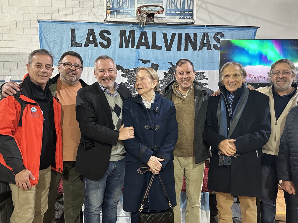 muchas gracias por la invitación a poder conversar sobre “Malvinas” al Centro de Excombatientes de Malvinas Mar del Plata.

muy valiosa iniciativa “Conexión Malvinas” para mantener viva la memoria ❤️

#VamosMardelPlata👍🇦🇷
#VivaLaPatria🩵🤍🩵

⁦<a href="/RevistaCentral1/">Revista Central</a>⁩