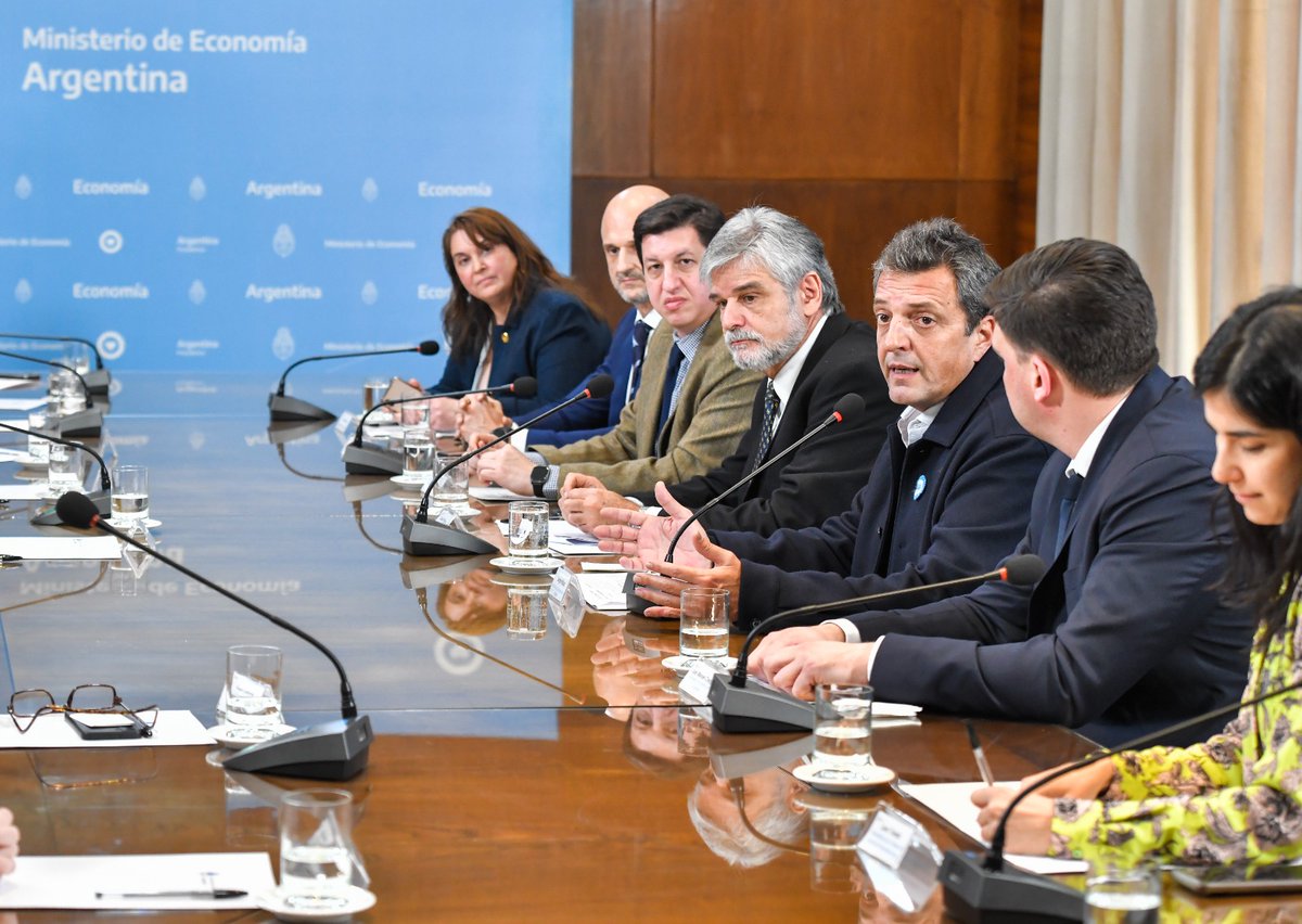 SergioMassa's tweet photo. Para continuar impulsando un sector tan importante para el futuro de la Argentina como el de la Bio y Nanotecnología, lanzamos la 4° convocatoria del Régimen de Promoción para su desarrollo junto al ministro @FilmusDaniel y al secretario @jmCheppi  de @eConocimientoar. https://t.co/cHFBVEjecW