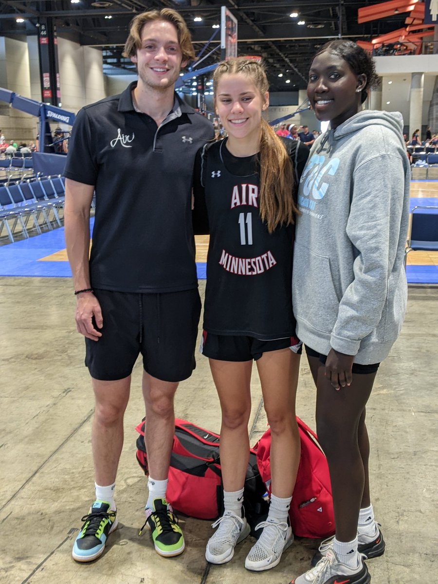 SaraMGillette2's tweet photo. Way to go @betsygillette7 and the @AirMinnesota 15U team. Champions of the 15U gold division at the Nike TOC tournament in Chicago! @lcarisch7 @nancy_soro13 @LadyVikes https://t.co/VFpXPkZDtI