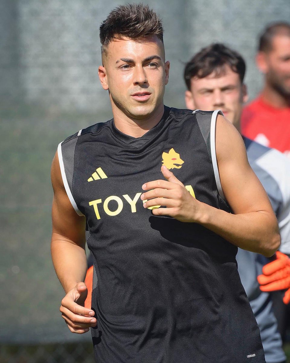 OfficialEl92's tweet photo. Si riparte🐺🟡🔴 https://t.co/x39iGhYcH8