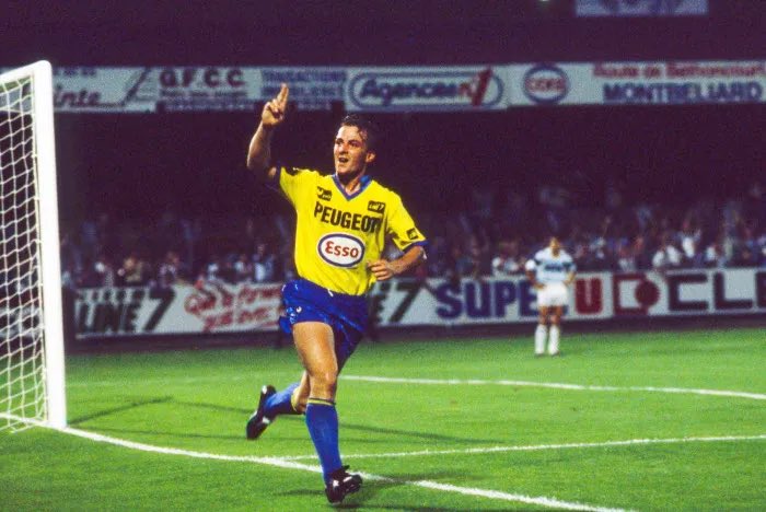 fdematch's tweet photo. Mort aux porcs qui ont fait couler l’un des clubs les plus populaires de France.

Sochaux, c’est Peugeot, des décennies de rêve dans une ville de 25.000 habitants… Isabey, Pedretti, PAF, Richert, Stéphane Paille, Stopyra. Jusqu’à Lucien Laurent.

Ce n’est qu’un au revoir. 💛💙 https://t.co/v4d73NuoVD