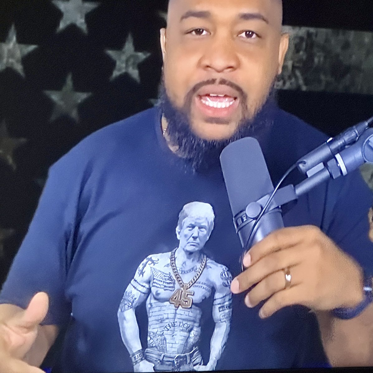 KFCMustang50's tweet photo. Regardless of your direction or however you lean. The artwork on this t-shirt is hilarious. The person drawn is 77 years old and looks swole in the design. Almost laughed water through my nose when I saw this. Whomever drew this did a great job &amp; I only wished I looked that good. https://t.co/1H0JTyz5W1