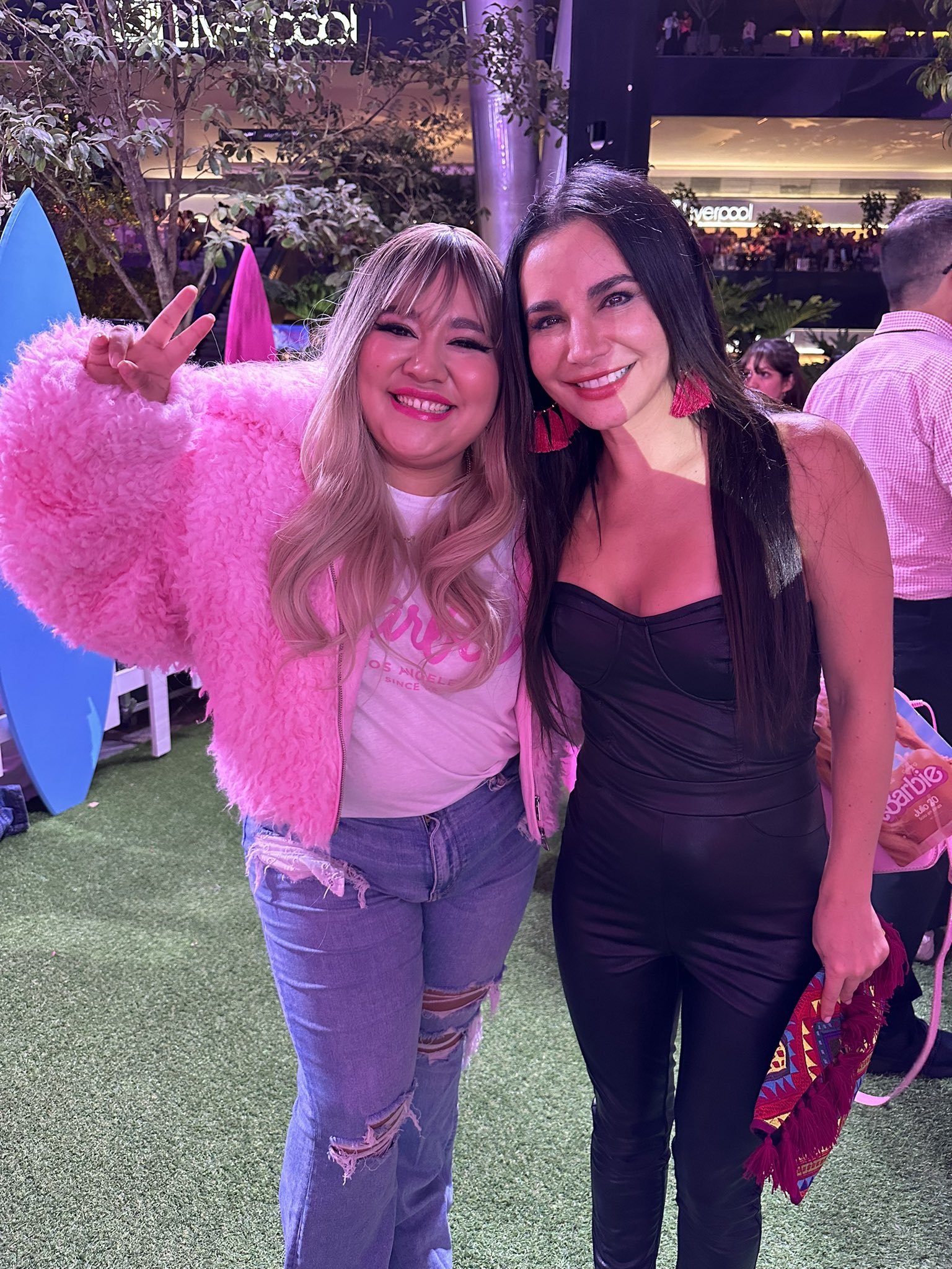 Herly RG on Twitter "También sonreí con Martha Higareda https//t.co