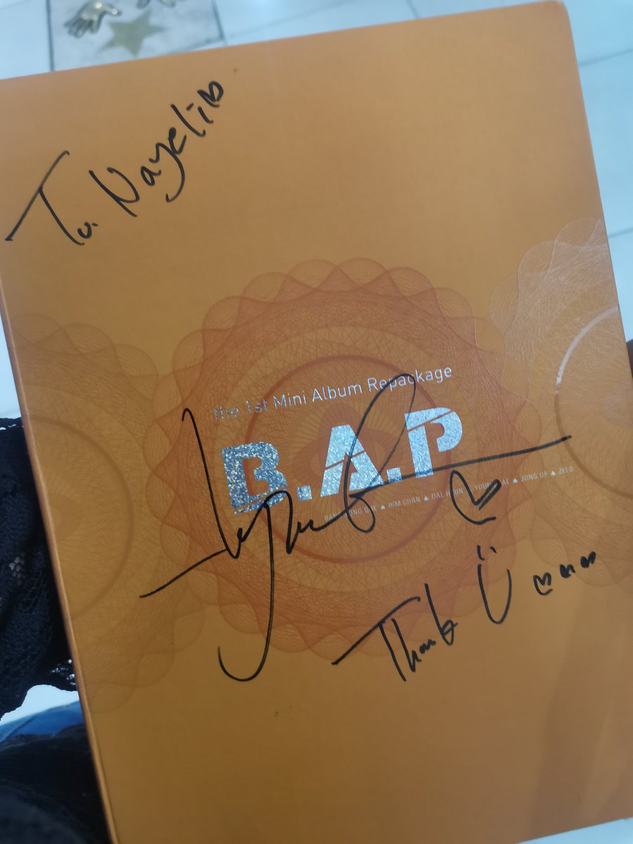 krlh_byunguk's tweet photo. AMIGOOOOOS😭😭😭😭😭
@ZELO96 #MonkishStudio #BAP #Zelo
Estoy llorando, no saben lo precioso que fue volver a tocar su manita y conversar con él ㅠㅠㅠㅠ
Me siento muy feliz ;; https://t.co/wxGZaa7kLC