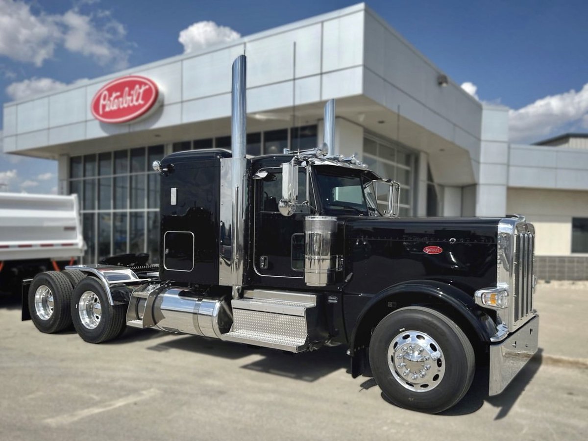 PeterbiltMotors's tweet photo. From its classic design to unmatched durability, the Peterbilt Model 389 is built to conquer the roads with style. ​
#PeterbiltPride #Peterbilt #PeterbiltTrucks #Peterbilt389 https://t.co/XLJVpaLDRu