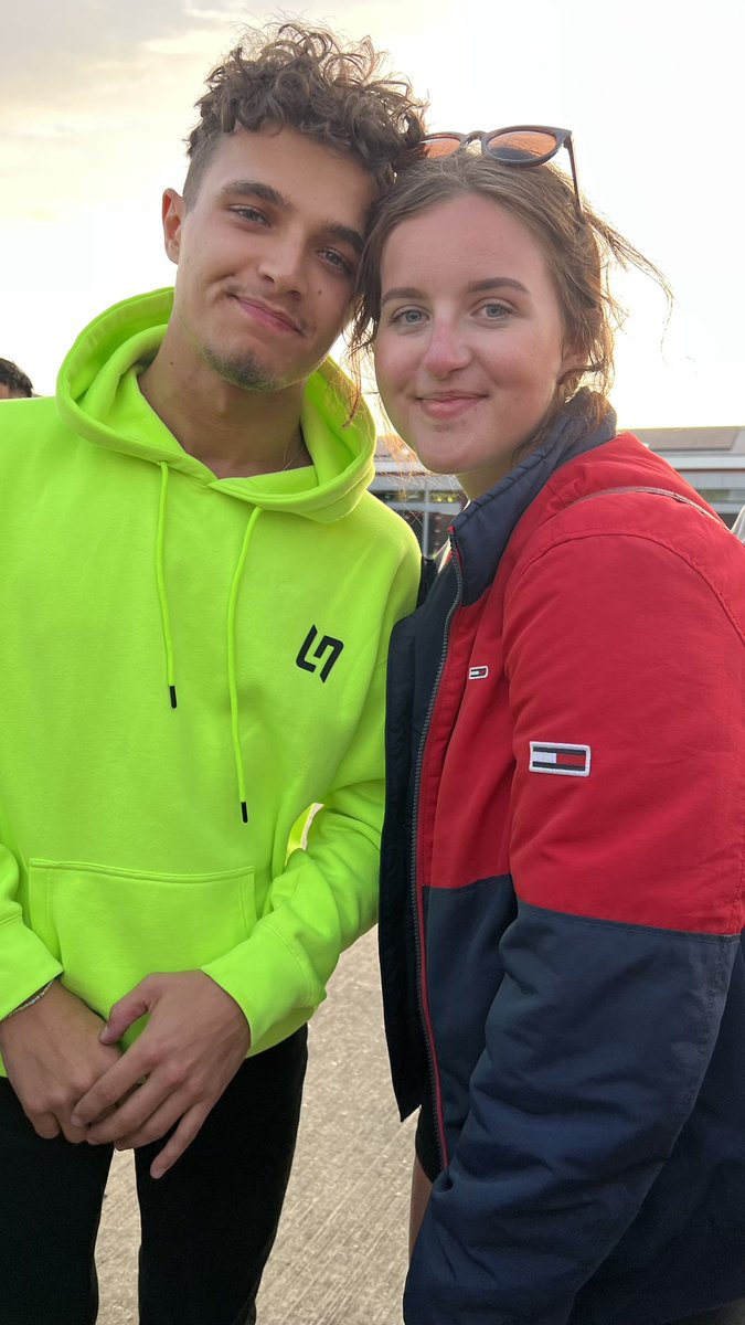 Liv__39's tweet photo. Waiting outside till 9PM paid off 😍 Cutest guy ever ! See you in Hungary 🇭🇺 https://t.co/mSIIURFLvw