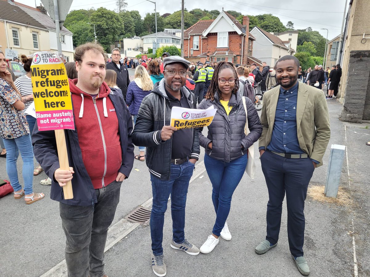 sutr_wales's tweet photo. Very worrying in Llanelli. Hundreds out against the arrival of Asylum Seekers but       Sutr was there to challenge the myths and lies promoted by the government . #stophostileenvironment #RefugeesWelcome @walestuc @AntiRacismDay @rcccymru @eystwales @WalesRace https://t.co/jOJN3mDkti