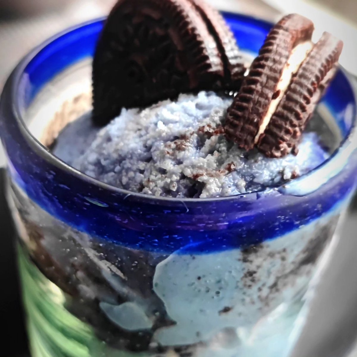 darkistade's tweet photo. Cookie monster!!!!

Oreo, vainilla, un toque de mora y mucho color.

#ElPlatoNegro #CDMX #Mexico #chef #cheflife #tasty #flavor #food #foodie #foodporn #sorbet #sorbetto #icecream #icecreamchallenge https://t.co/E4enISXOU2